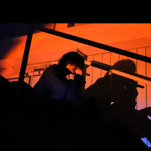 美女的翘臀被踩爆
