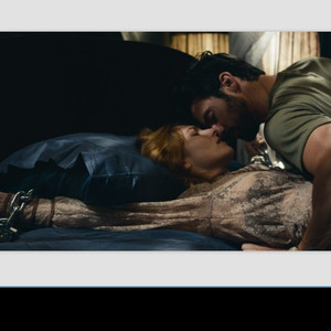 美女的翘臀被踩爆
