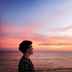 美女的翘臀被踩爆
